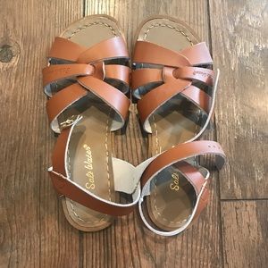 Brand new Saltwater Sandals